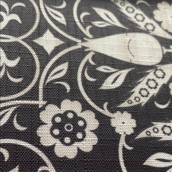 5/$30🏷️ Cerdarlane Black and White Tablecloth - Picture 3 of 3